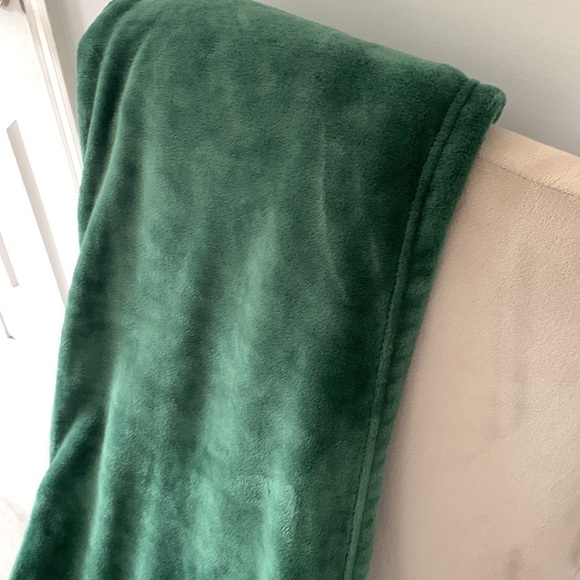 Rae Dunn‎ Christmas Plush Throw Blanket “piece on earth” green patch - Picture 5 of 6